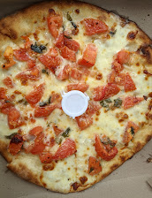 Frank Pepe Pizzeria Napoletana_Fresh Tomato Pie