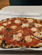 Frank Pepe Pizzeria Napoletana_Margarita Pizza